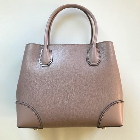 SOLD! NWT! Cute Michael Kors Handbag - Picture 3 of 16